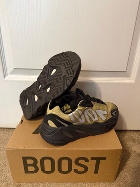 adidas YZY 700 MNVN Brown/Tan Box Label